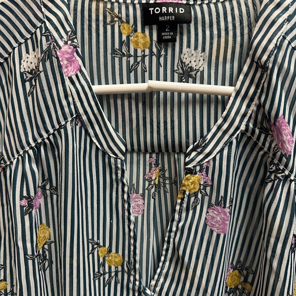 Torrid women's  Striped Floral Blouse size 2X/ NWOT B116 - Picture 4 of 5